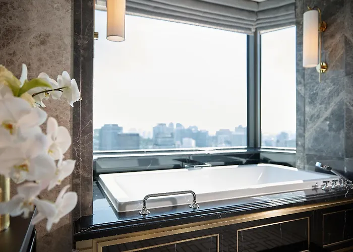 Lotte Executive Tower Hotel 5*